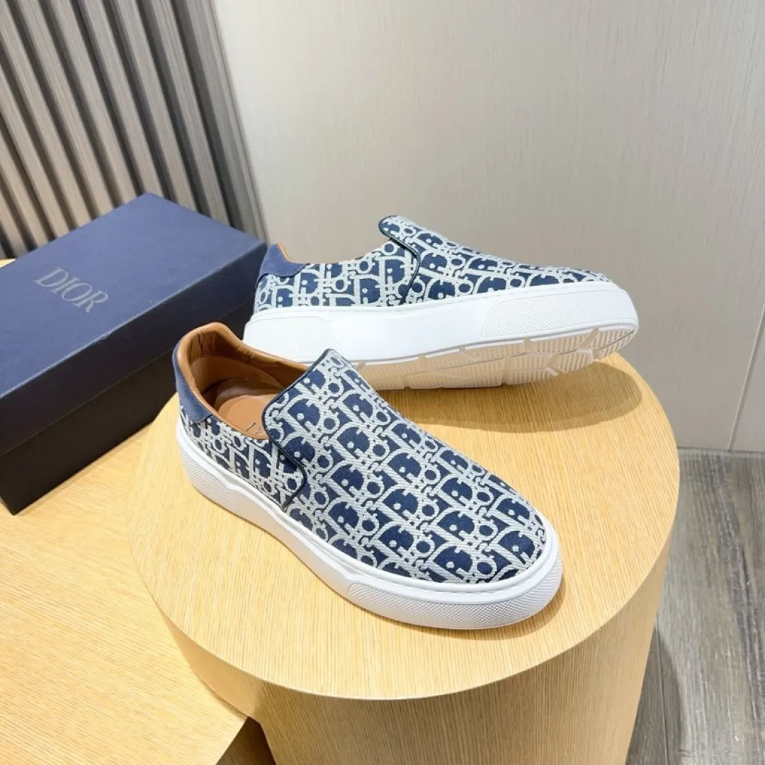 Men's men's shoes💰P380💰[DIOR] Dior's new slip-on shoes🆕Exclusive hot-selling items✨Very comfortable on the feet, fine workmanship Material: Original fabric➕High-quality sheepskin lining + original wear-resistant outsole👍🏻Features: High-end and comfortable, purely handmade to create the perfect shoe that suits you best. Number of yards: 38–45